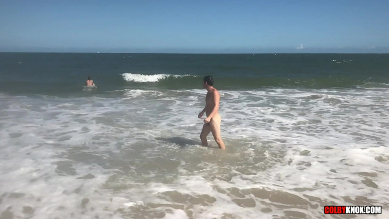 Colby Knox: Beach Fuck with Colby and Mickey -bareback-