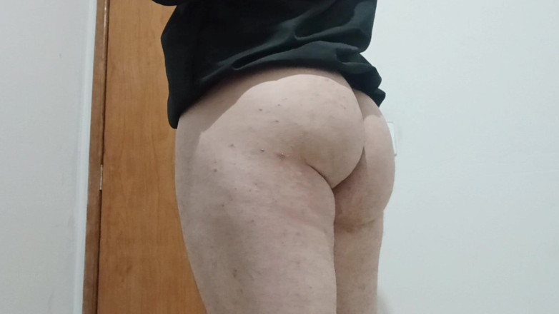 amateurbrazilian: Big Ass Brasil - Femboy Loiro Só De Shortinho Rebolando
