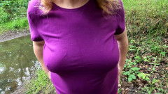 Bouncy Tits Action: Schiaffeggiate tette nude vicino al fiume
