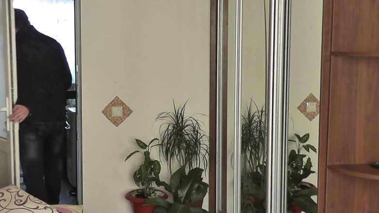 XXX-Platinum: Marido sai para o trabalho de manhã e sua esposa...