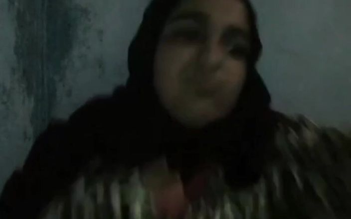 MehwishAly: 내 Czn 방에서 혼자