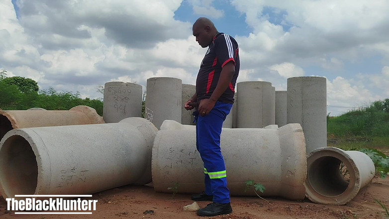 TheBlacKHunterr: Singură în clădire, masturbându-se