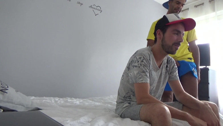 Gaybareback: Porn webcam fucked bareback by Leon XXL