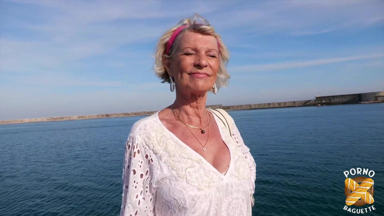 Porno Baguette: Eva 70 years old still wants two beautiful cocks