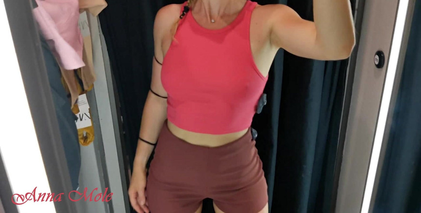 Anna Mole: Das Mädchen mit der idealsten Figur des Universums zeigt ihre...