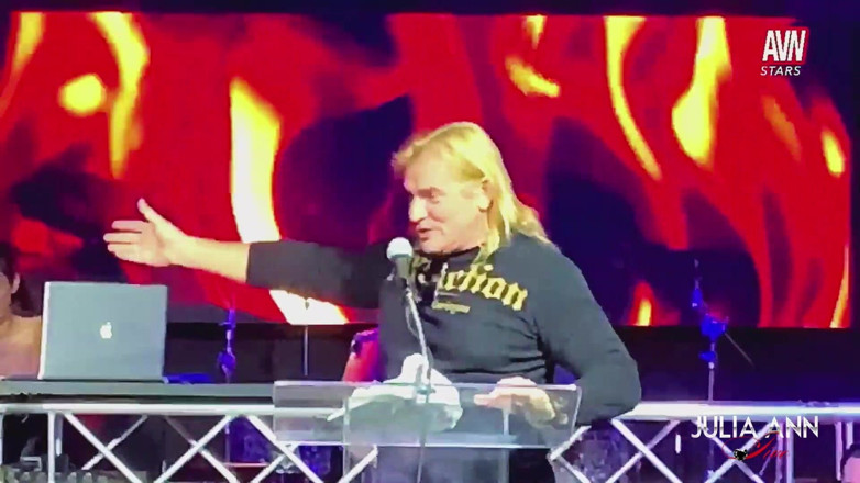 Julia Ann: Avn rostom devam ediyor! Evan Stone!