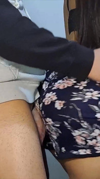 Madrastra Culona Descubre a Su Hijastro Con La Verga Afuera