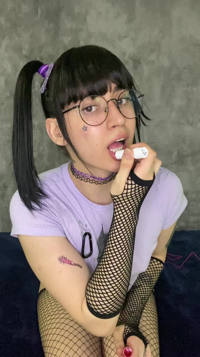 Victgirl: Playing a Little Bit, Do You Wanna Join?