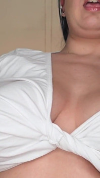 La matrigna pov ti scopa forte il tuo buco con un piccolo dildo