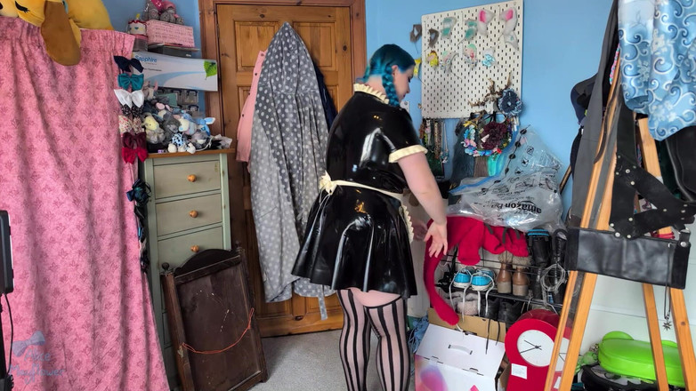 Alice_Mayflower_Scottish: Teased by a Latex Maid - Solo Girl