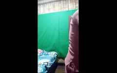 Chồng tôi đang mua sắm và tôi gửi một video khiêu dâm cho người yêu của tôi để anh ấy thủ dâm khi nghĩ về âm đạo trưởng thành của tôi