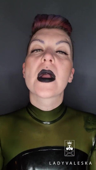 Lady Valeska: Przygotowuję usta na randkę