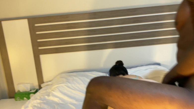 Mr Cute Cock: Zamężna MILF Łamie Własne Zasady Dotyczące Wielkiego Czarnego Kutasa Część 2