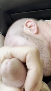 Suami ayah dapat blowjob di dalam kereta