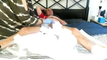 BBW nurse Vicki adventures with friends: Мужской запрос на медицинское введение катетера Фоли в его