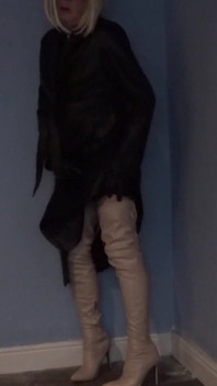 Bermain dalam Leather