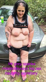 Mr Grey nam mevrouw Gang mee naar het bos om haar dikke kont hard te slaan