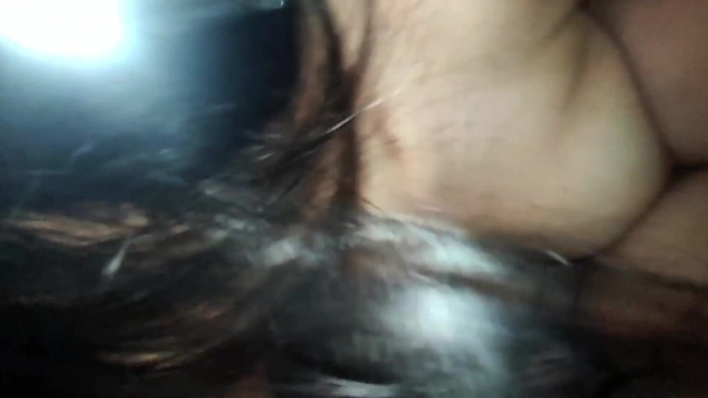 Crisanto999: 驚かす！美しいエステファニは、両親がここにいないときに私を待っています。