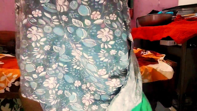 Hemant: Bini seksi Anuradha dikongkek dalam pakaian malam dengan teman lelakinya...