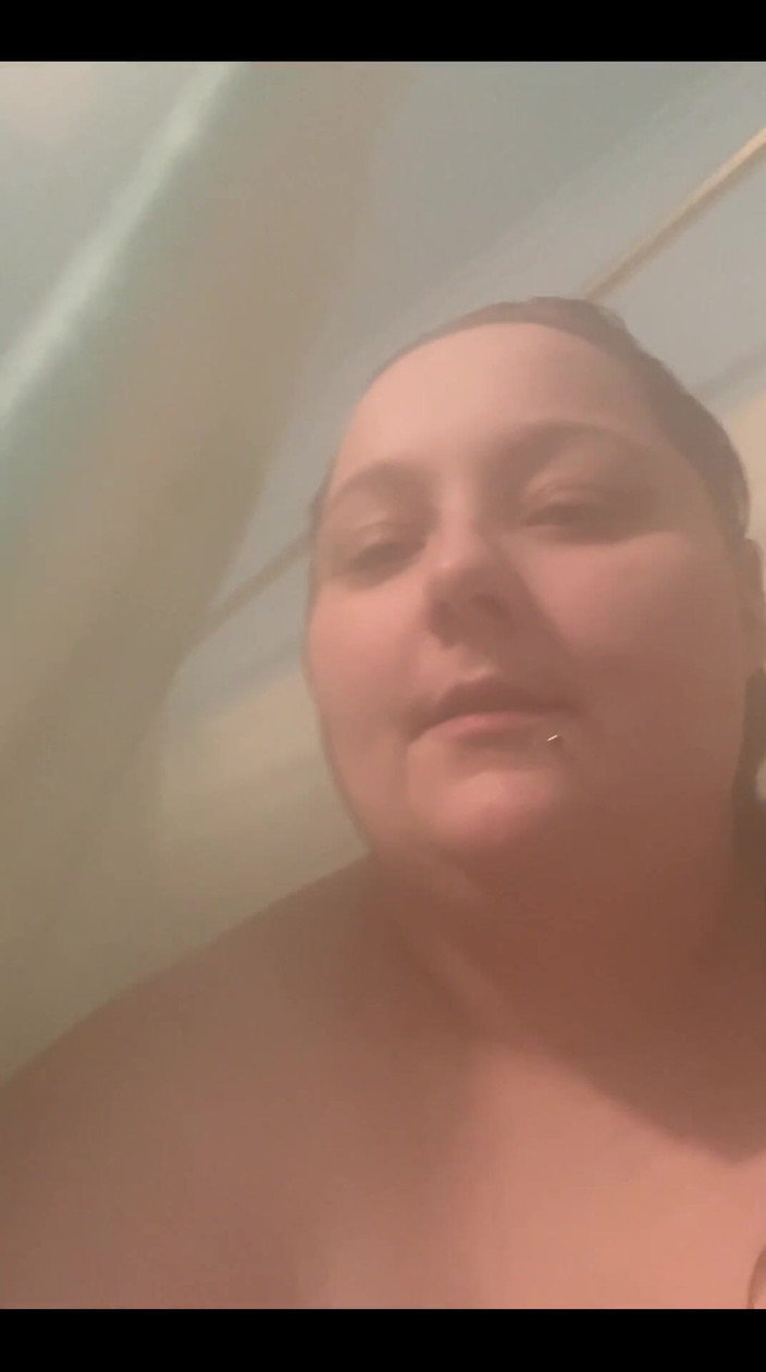 SexyBreedingBbw: Grandota juega en el ducha