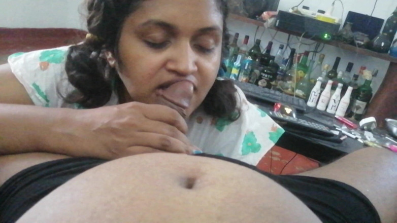 Tina Baby: Esta tía india chupa tan bien para que pueda follar...