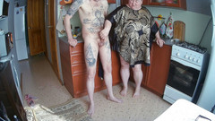 Zona901: milf mi honí ptáka v kuchyni před obědem