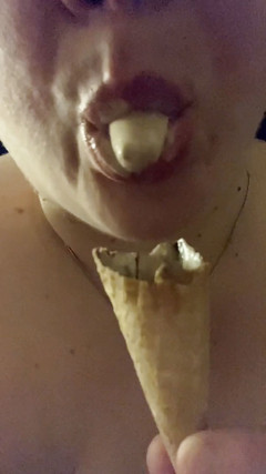 Real homemade BBW BBC porn: La fan bbw culona richiesta di leccare il gelato