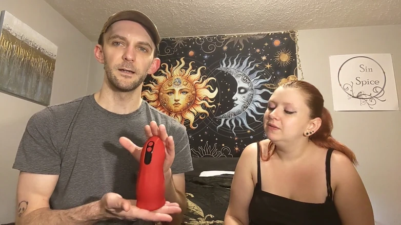 Sin Spice by Sophia Sinclair and Jasper Spice: チェルシキンクペニストレーナーオナニーカップ開封とオナニー