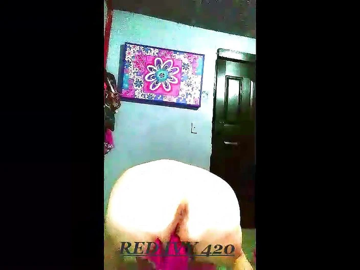 RedIvy420: Pink rubber glove pussy fingering