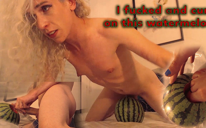 Prxcy Tgirl: Jag knullade och sperma på denna vattenmelon