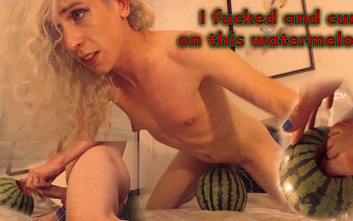 Prxcy Tgirl: Am futut și am ejaculat pe pepenele verde