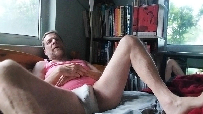 Hairyartist: Biblioteksträning med nedräkning av fötter och sperma