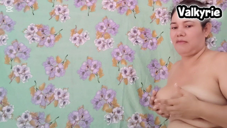 Valkyrie and Luigy Couple: Blowjob