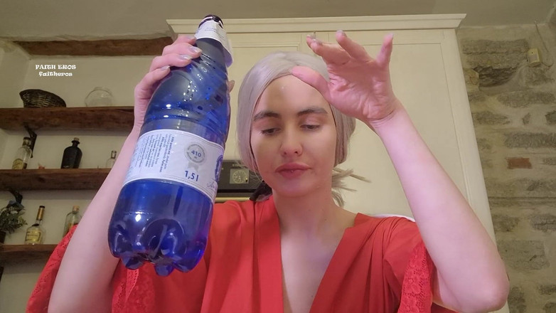 Faith Eros: Мачеха сосет бутылку - фетиш с шеей, глоточный фетиш