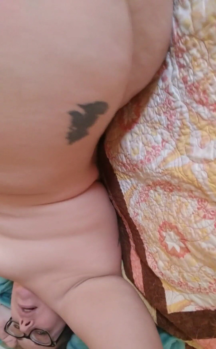 Lily Bay: うーん、目が覚めたら犯されないのにうんざりしてる