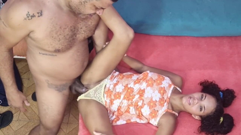 Bebes vagabundas: Моя жена не дает мне свою задницу, я ем свою падчерицу.