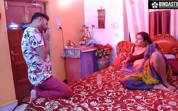 Desi Bold Movies: Гаряча сонагачі бхабі хардкорно трахається зі своїми трьома клієнтами (хінді аудіо)