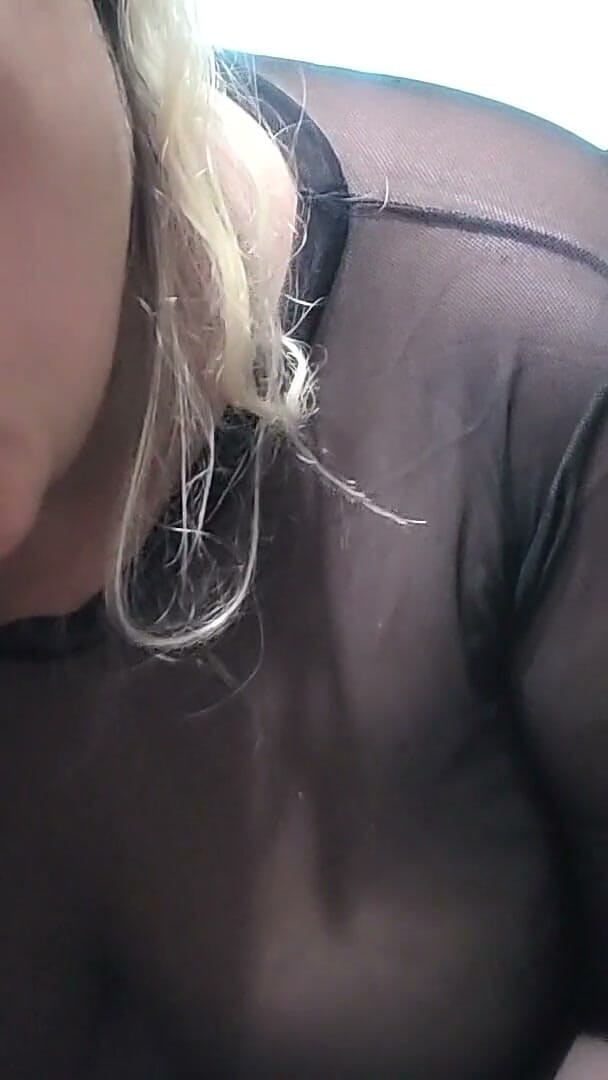 Paty Bumbum: Flashing Butt Plug in My Ass