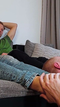 Doble devoción sirviendo las suelas de Cupak y Masina
