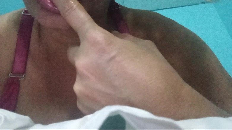 Lobicam: 激しいフェラチオ、興奮したチンポのしゃぶり。ママダ・デ・ポッラ・デュラ・エクシターダ