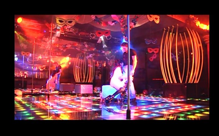 Anal Invasion: Dubbele penetratie in disco