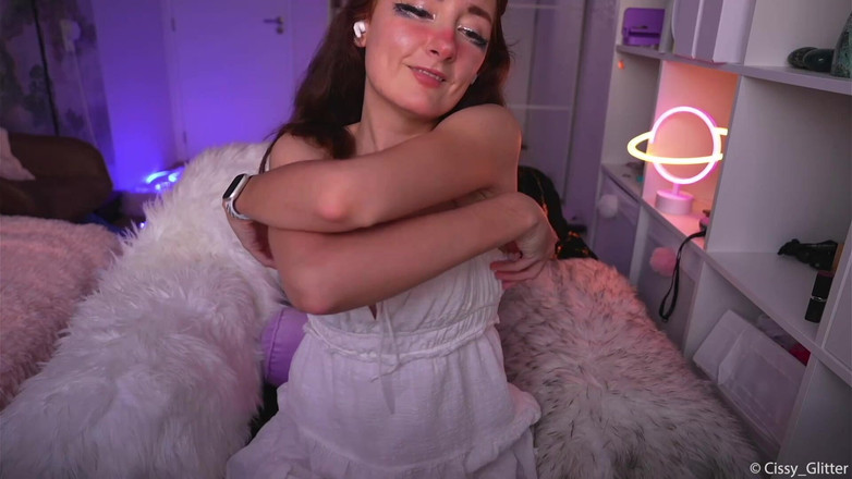 Cissy Glitter: Đụ một dương vật giả và chơi với Lovense