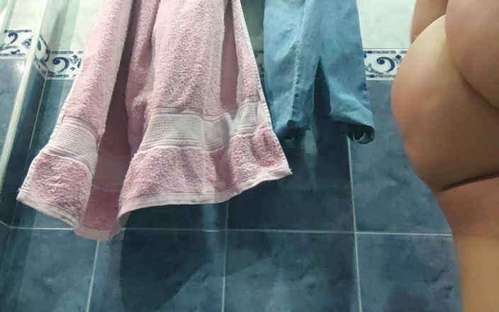 SENSESEX: 카메라에 오줌을 싸는 간호사