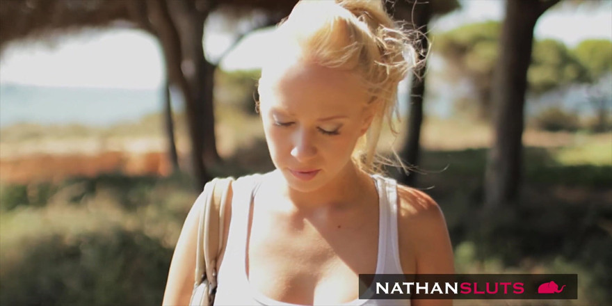 Nathansluts: 苗条的alliz的粗暴钻孔