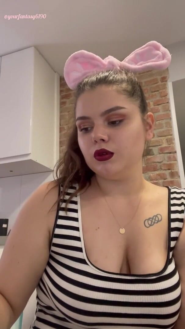 Your fantasy studio: Fumar con lápiz labial rojo