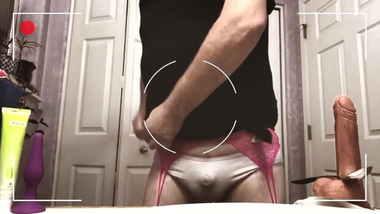Kinky horny gay bois: Maak kennis met het aftrekkende slurpende mietjevarken Joi en voel...