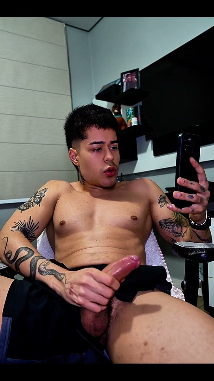 Teteu Santos: Pulang dari gym dengan tubuhku yang lagi sange berat