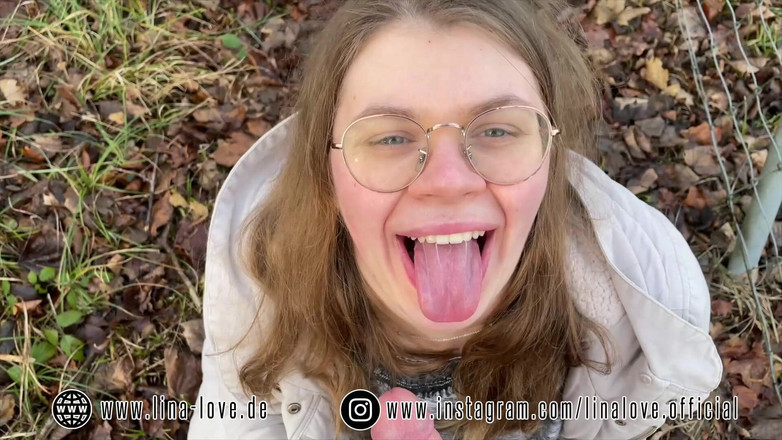 Lina Love: Niemiecka nastolatka 18-letnia pierwszy sex oralny na zewnątrz