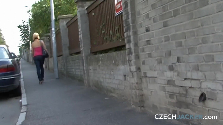 Czech Jacker: Czech Jacker 23: bus stop bounty - provocanti tette della bionda