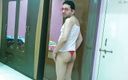Cute &amp; Nude Crossdresser: Travestit efeminat sexy Femboy Sweet Lollipop într-un chime, tanga, ochelari de...